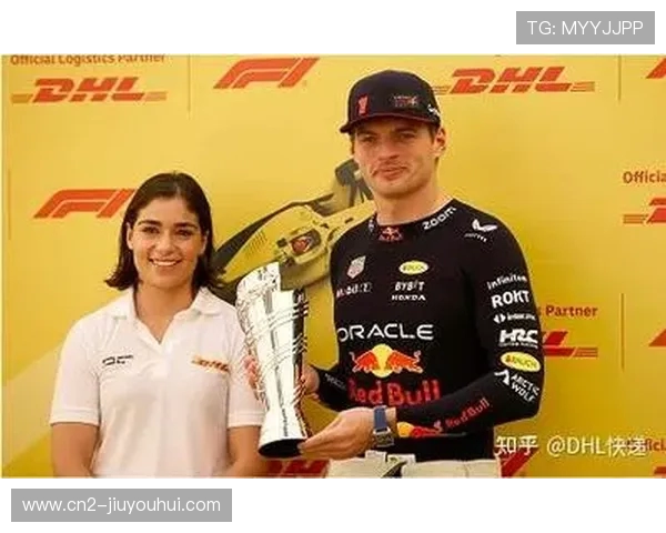 DHL足球裤引领运动时尚新潮流打造速度与激情的完美结合